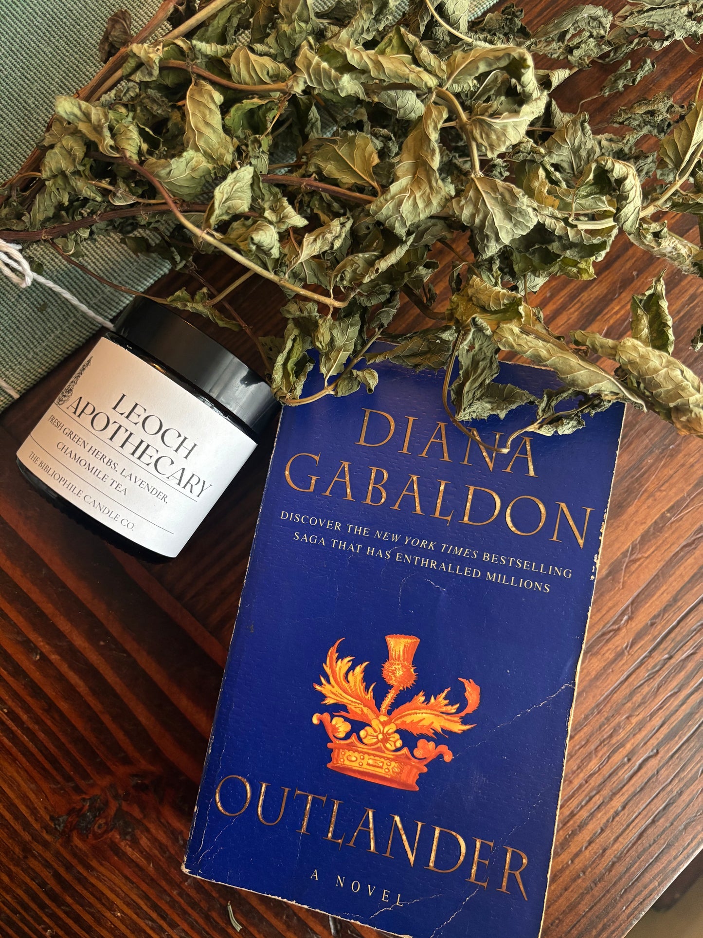 Leoch Apothecary Scented Candle