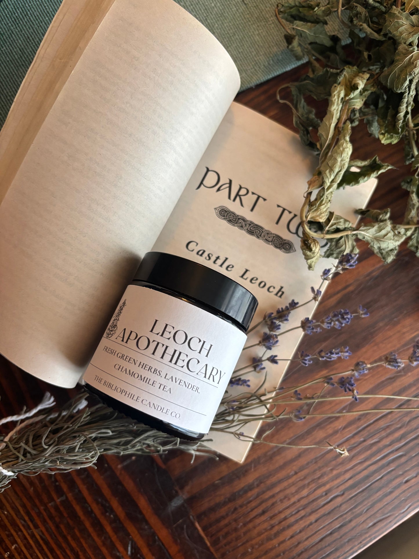 Leoch Apothecary Scented Candle