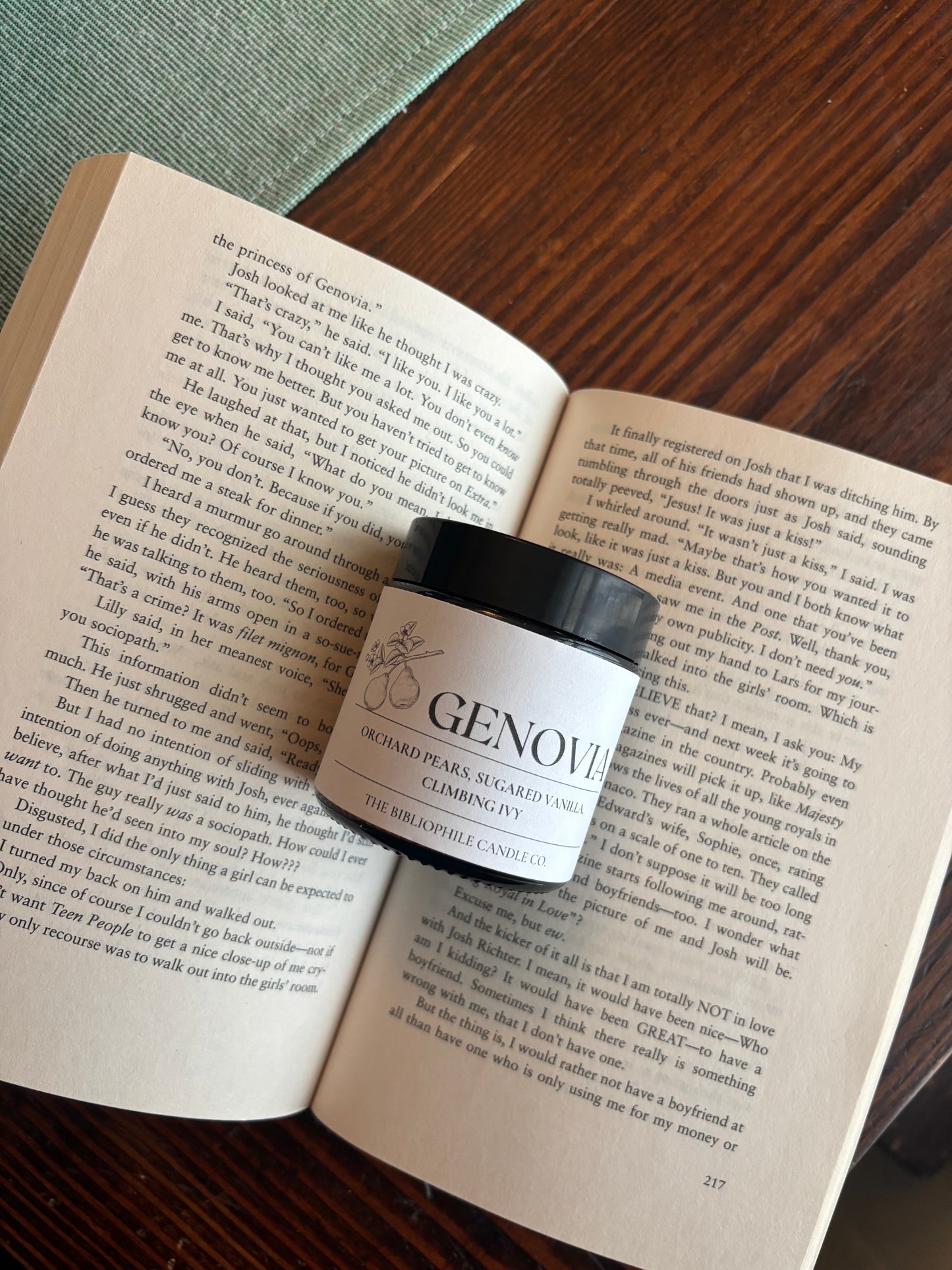 Genovia Scented Candle